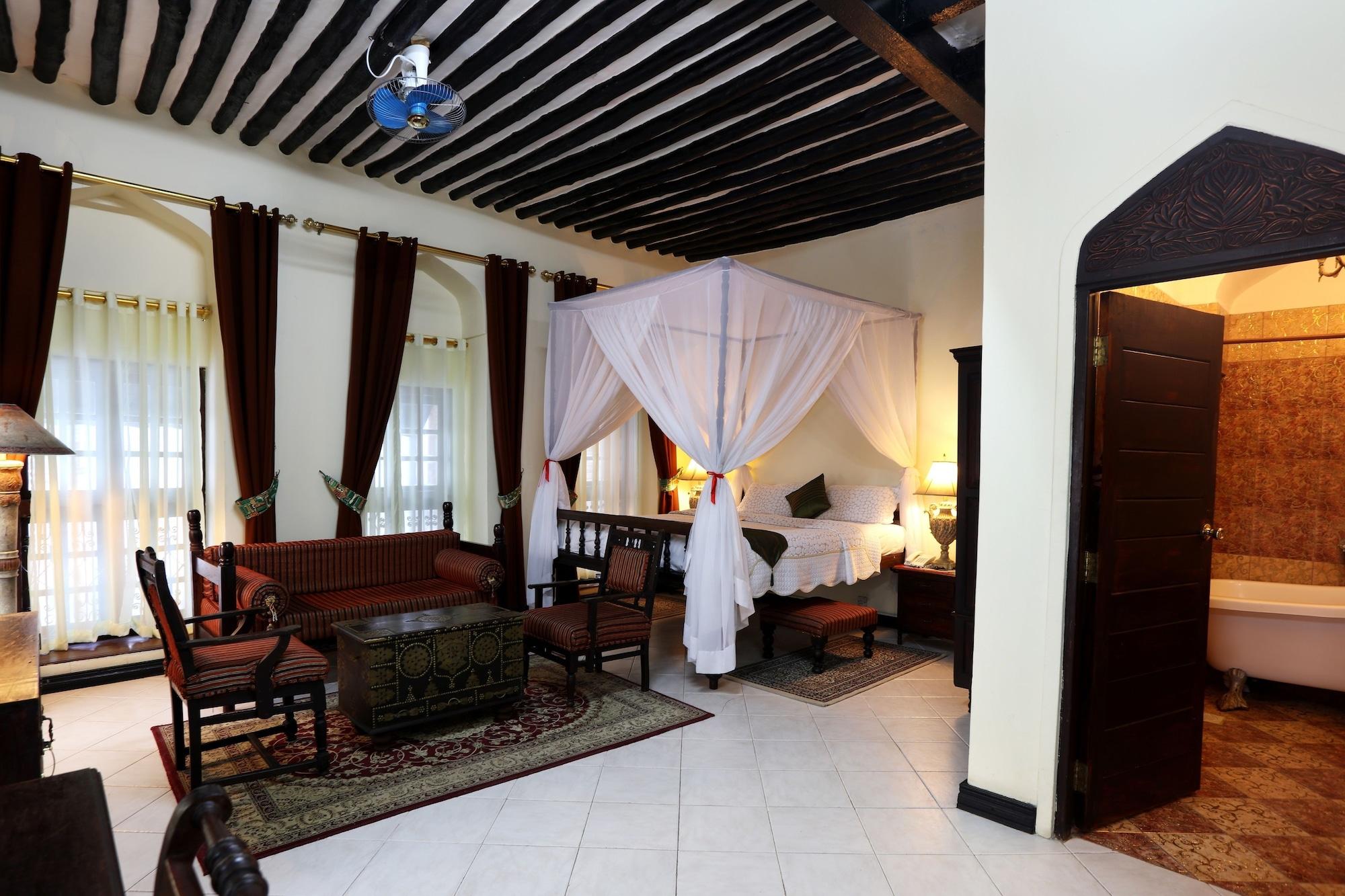 Africa House 4*